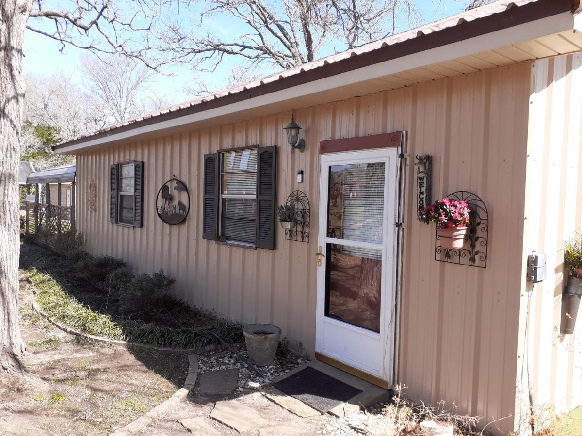Kelumac Christmas Tree Farm B&B Bryan Exterior photo